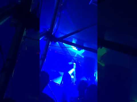 Crutches, Techno, and Colombian Soul 🎶 – Dancing Freely as a Disabled Woman in Medellín