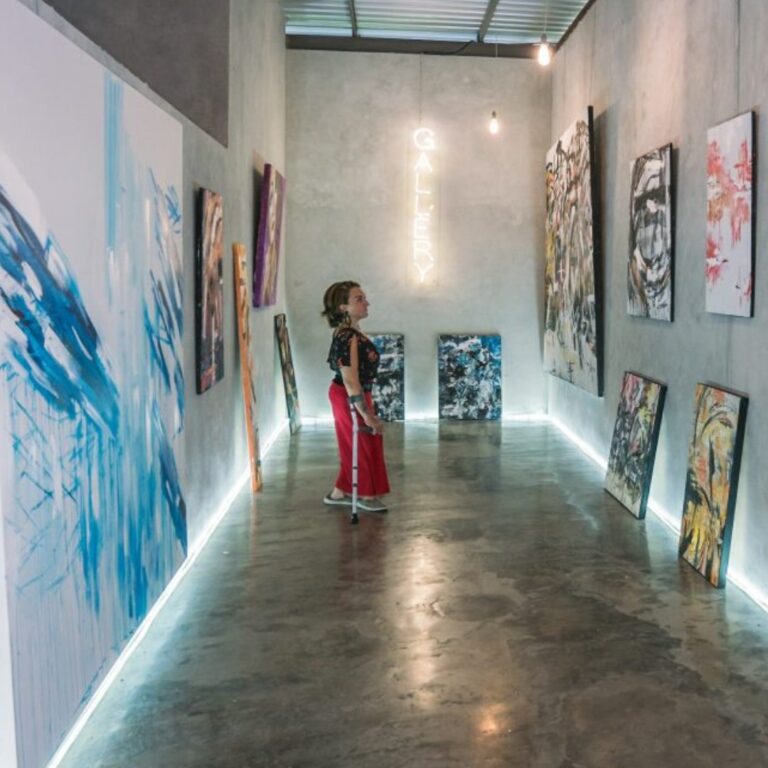 Fun fuels my brush. I’m an independent abstract artist chasing fruitful dreams & doing good work that colors the world with possibility. 🎨 #selfieoftheday Discover more art: 🔗 melissadivietri.com/art #ArtLife