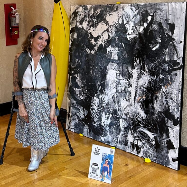 Abstract art keeps life fun & unpredictable. As an independent artist, I’m here to build a fruitful path & spread good vibes through creativity. 🖍️ #selfieoftheday Check out my vibe: 🔗 www.melissadivietri.com/art #ArtLife