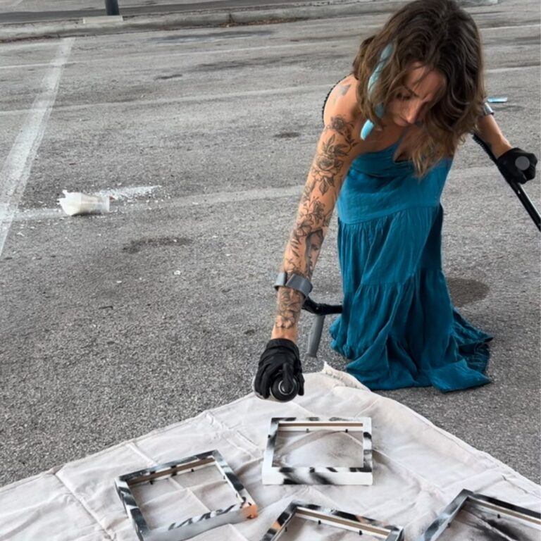 Life’s a swirl of color, texture, & fearless ideas. As an independent abstract artist, I’m here to create, connect, & do good things for the world. Let’s keep it fun & fruitful. 🎨 #selfieoftheday Explore my world: 🔗 www.melissadivietri.com #ArtLife