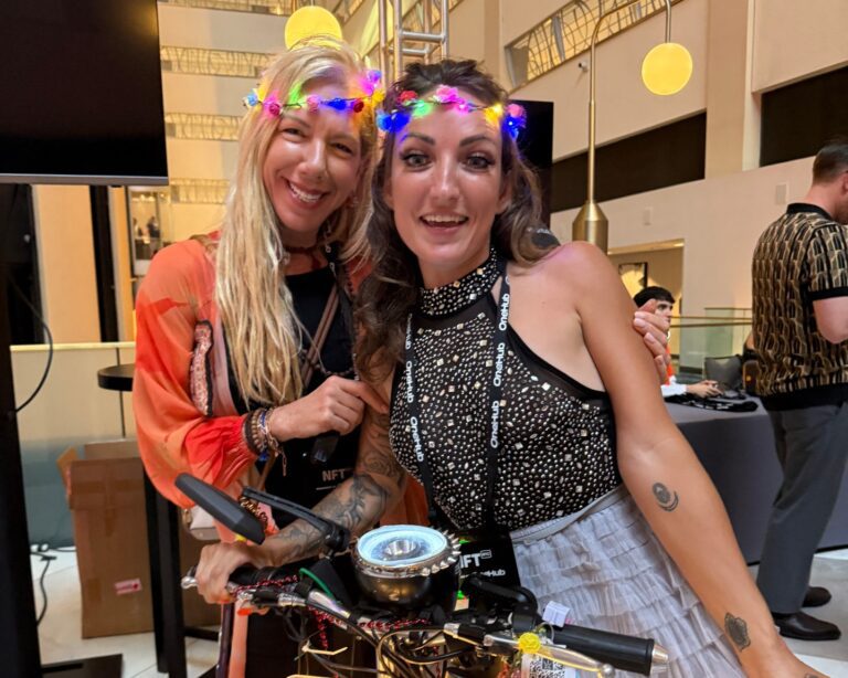 Dreaming of floral magic? 💐 Step into my world of "Halo Flower Crowns" and express your unique flair!⠀ ⠀ 🔗 www.melissadivietri.com/shop #shop⠀