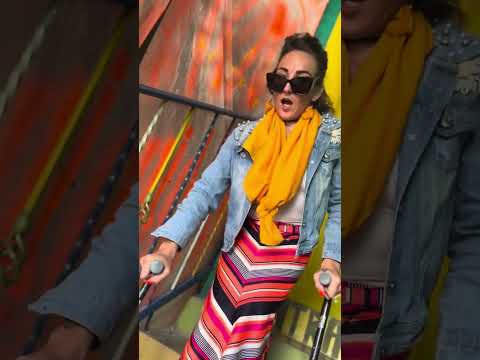 Brave Woman Walks With Crutches in Medellín 💪 Exploring the Comunas With Heart & Grit