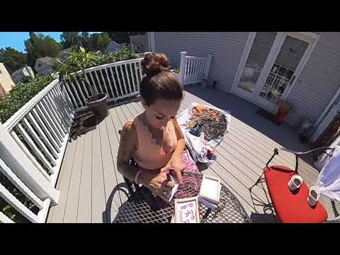 Blue Eye Queen Prepares Canvas For Art Session – #DifferentlyAbled Artist