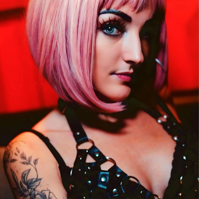 Color outside the lines, create from the soul. As an abstract artist, I live for fun moments, fruitful growth, & doing good work. Independence is my superpower. 🖍️ Join the journey: 🔗 www.shop.melissadivietri.com #selfieoftheday @missydi