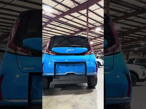 Art Gear in the Middle, Medical Devices in the Back—This SUV Passes the Vibe Check ✔️