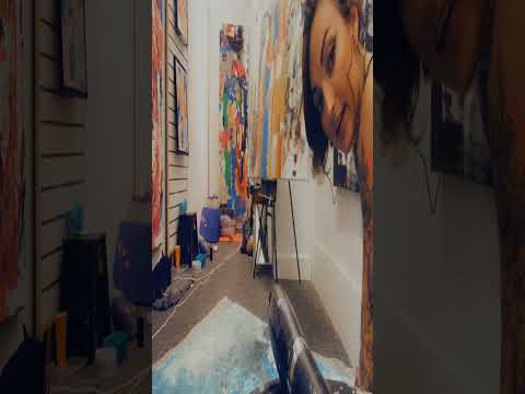 Empowered by Movement – A Traveling Artist Who Turns Cities Into Canvases and Challenges Into Beauty