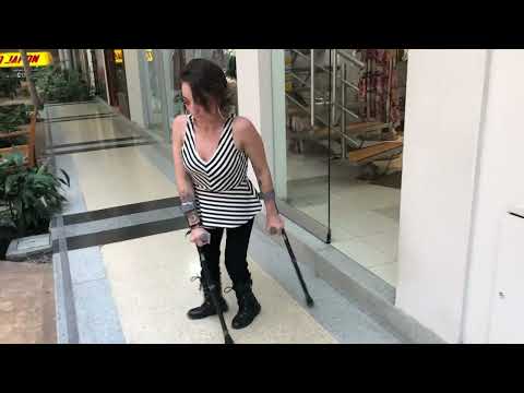Empowered Woman Navigates Medellín Mall Effortlessly 💥 #IndependenceOnCrutches #StrongAndIndependent