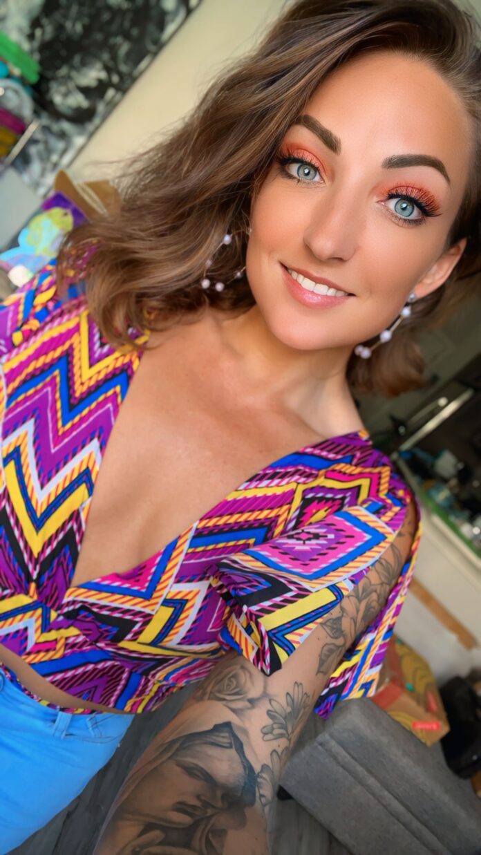 My canvases hold laughter, grief, prayers — all the emotions that never make it into words. They’ve been my most loyal companions, showing up in every city, every season, every trial. #selfieoftheday https://melissadivietri.com/art/