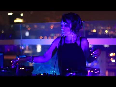 Detroit DJ Transforms Medellín Rooftop with Epic Vibes 🌆🎶 #DetroitDJ #MedellínMusic