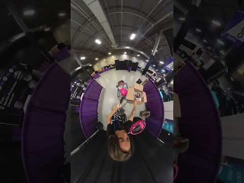 Watch This Artist Set Up Her Entire Booth By Herself 🎨 #AbilitiesExpo