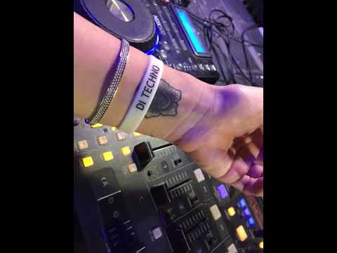 2AM Techno Set Meets Abstract Art Vibes in Detroit #LiveSet #AbstractArt #TechnoDetroit