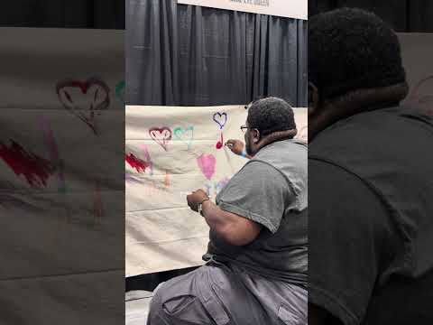 You Won’t Believe What This Adaptive Artist Created During A Live Painting Demo At The Expo 👩‍🎨